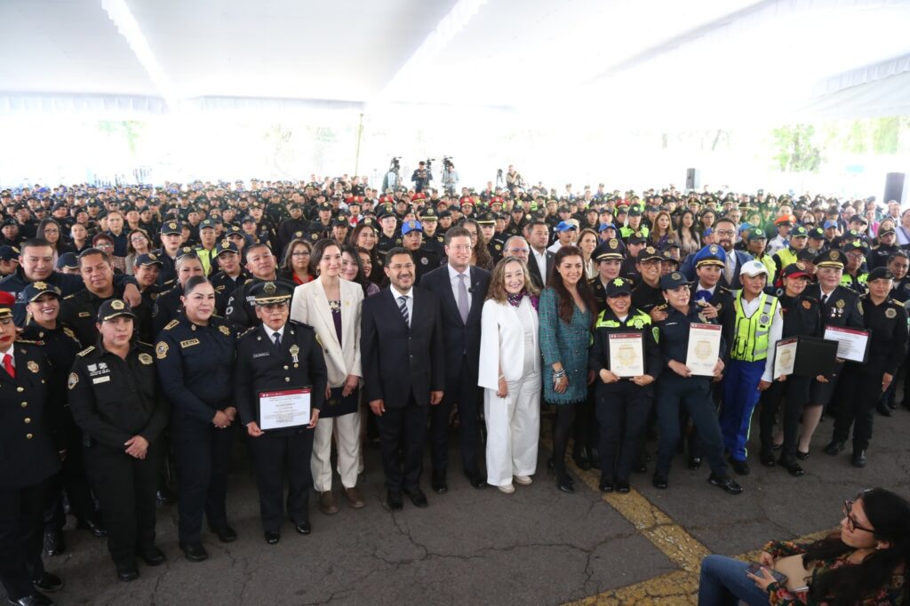 Entrega emotiva de 705 reconocimientos a mujeres policías de la CDMX, SSC 3 WhatsApp Image 2024 03 08 at 2.08.07 PM