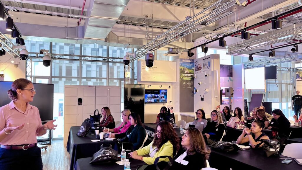 Mujeres Hikvision 2026 1