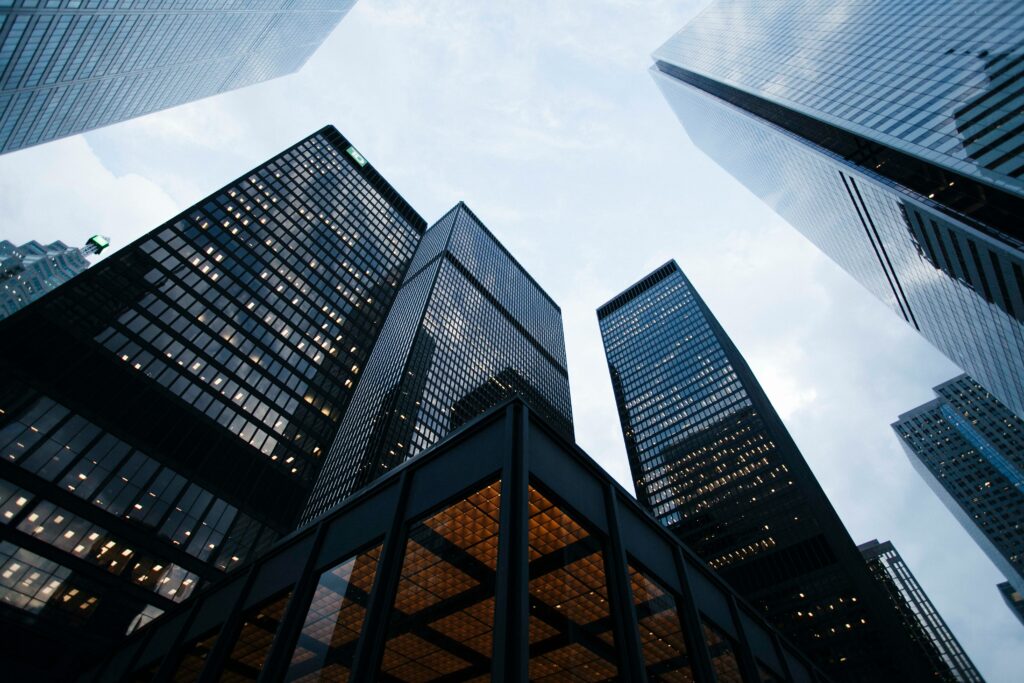 Servicios financieros en riesgo: aumentan los ataques DDoS en escala, duración y sofisticación 1 sean pollock PhYq704ffdA unsplash 1 1 1 2