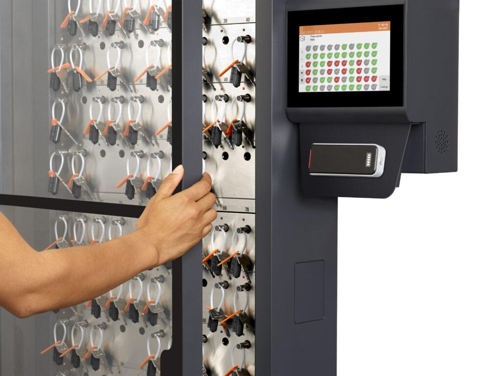 Gabinetes inteligentes de Traka transforman la gestión de accesos en entornos corporativos 2 L Touch Door 003.jpg 1